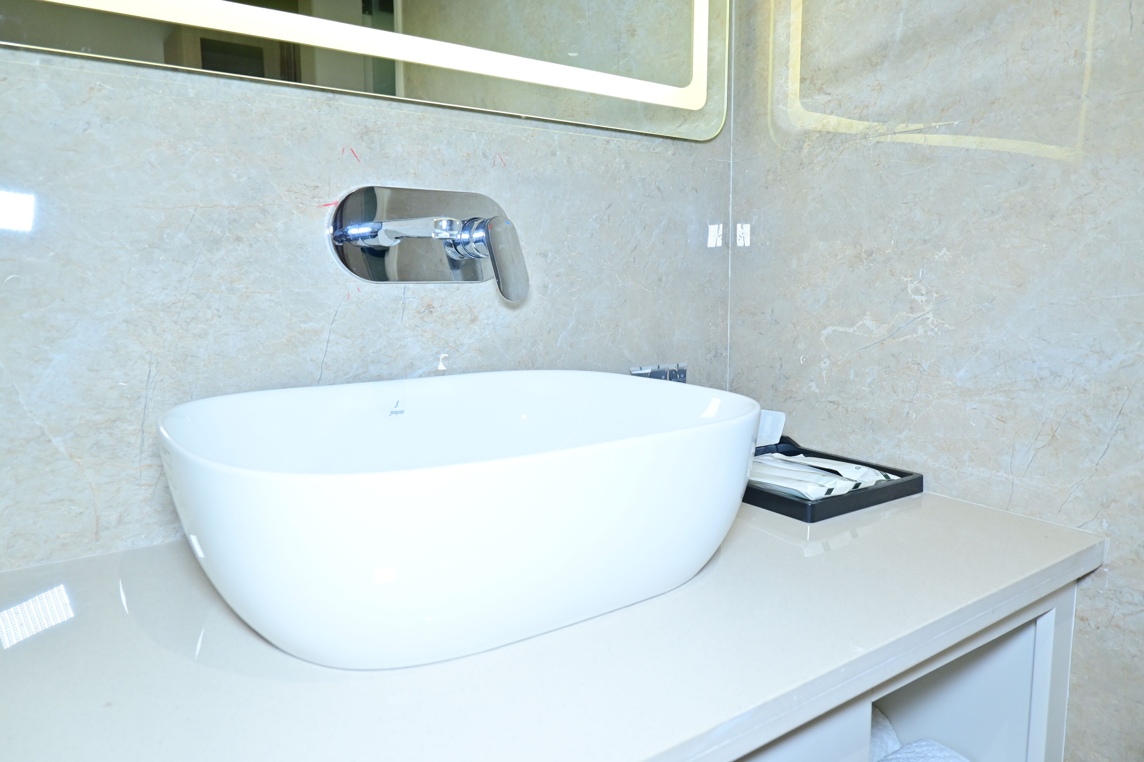 Deluxe Double Room, City View | Bathroom | Shower, free toiletries, soap, shampoo