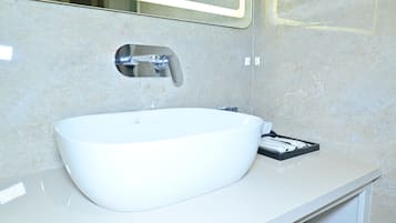 Deluxe Double Room, City View | Bathroom | Shower, free toiletries, soap, shampoo