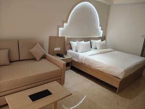 Deluxe Double Room, City View - Simran Sarovar Hotel (Maihar)