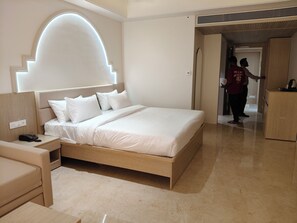 Unclassified image, 5 of 12, button - Simran Sarovar Hotel (Maihar)