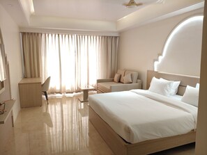 Deluxe Double Room, City View - Simran Sarovar Hotel (Maihar)