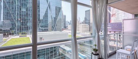 Suite Deluxe, 1 grand lit, non-fumeurs | Vue sur la ville