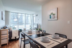 Deluxe suite, 1 queensize bed, niet-roken | Dineren op de kamer