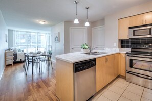 Deluxe-Suite, 1 Queen-Bett, Nichtraucher | Eigene Küche