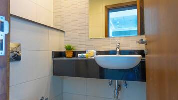 Apartamento, sacada, vista parcial para o mar