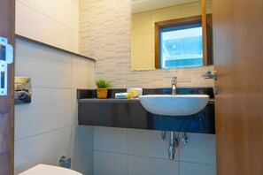 Apartamento, sacada, vista parcial para o mar