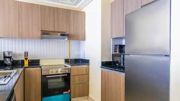 Apartment, Balcony, Partial Sea View | Private kitchen