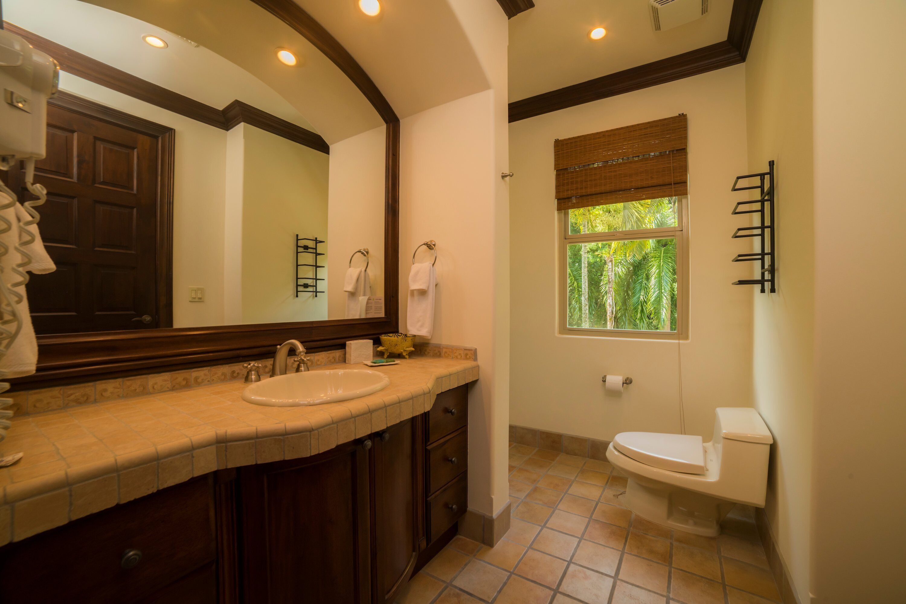 المنشأة من الداخل