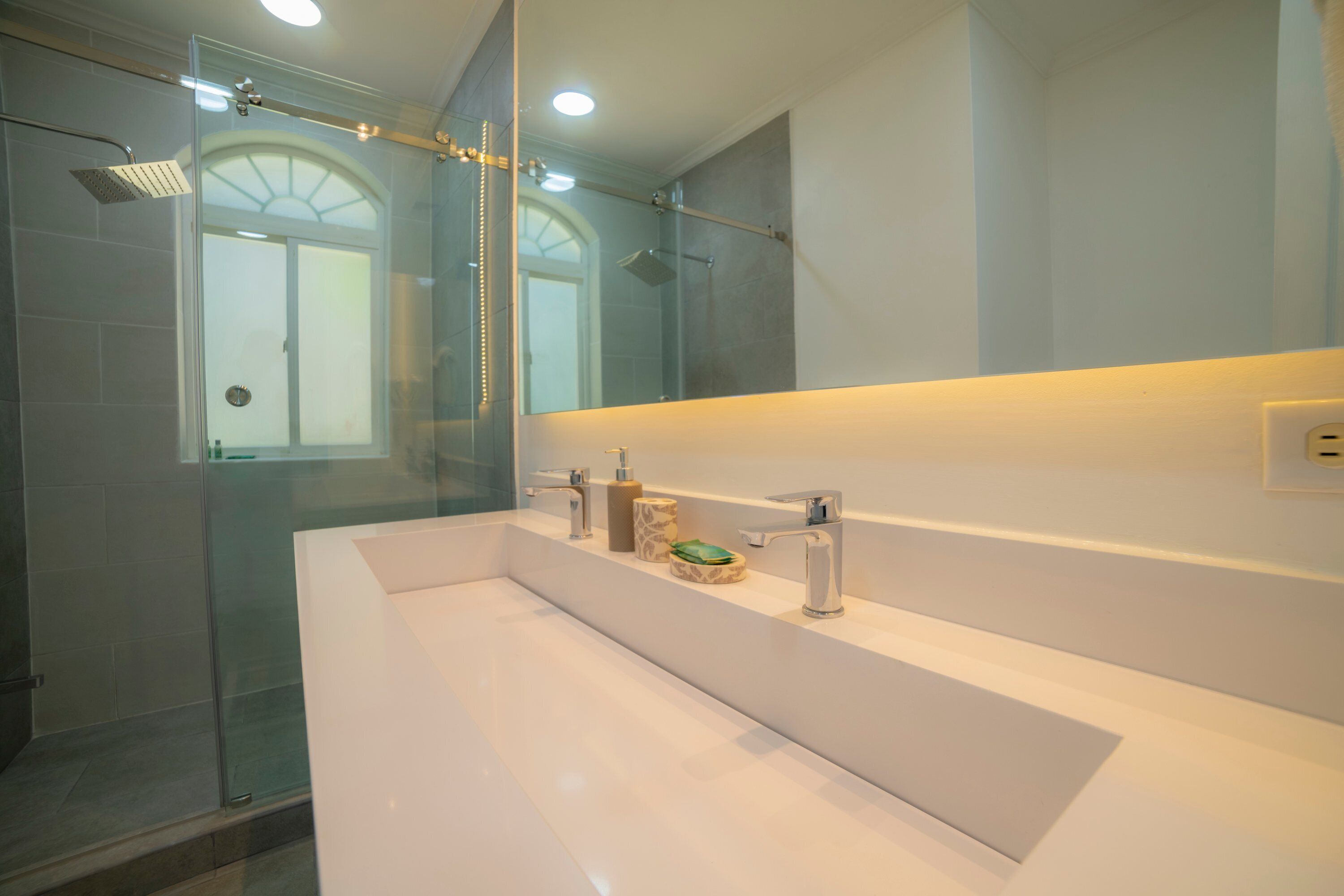 المنشأة من الداخل