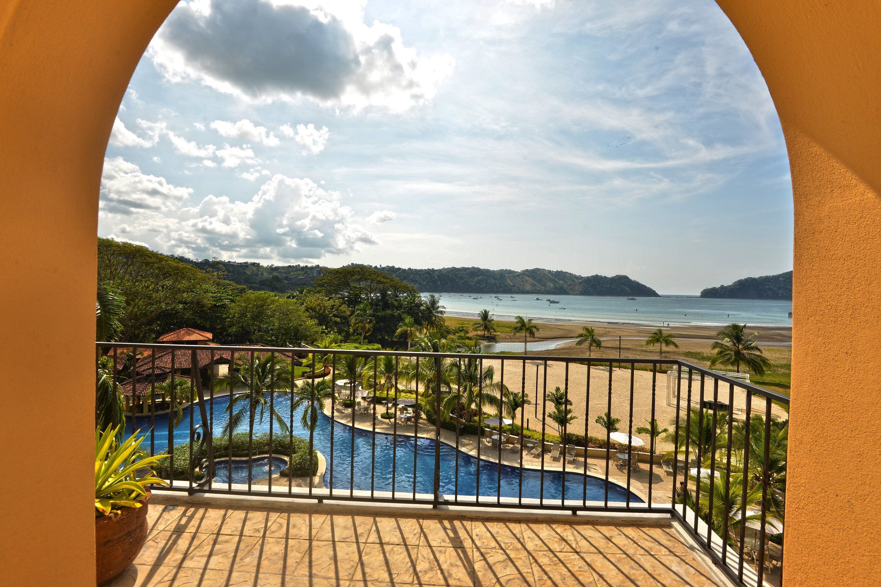 المنشأة من الداخل