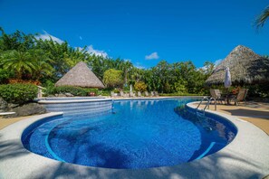 Front of property - Colina 8F 2 bdr Garden View in Los Suenos (Jacó)