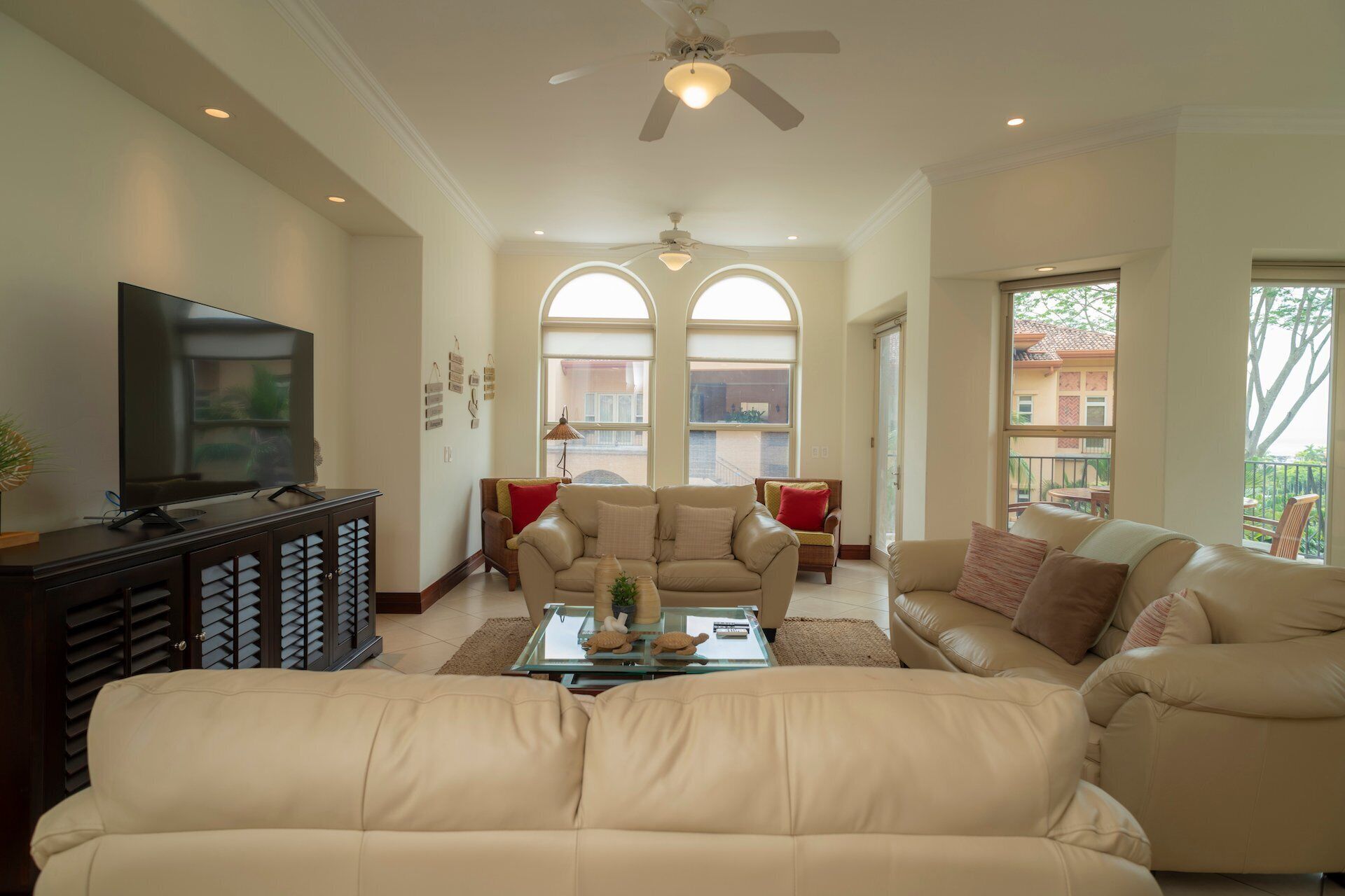 المنشأة من الداخل