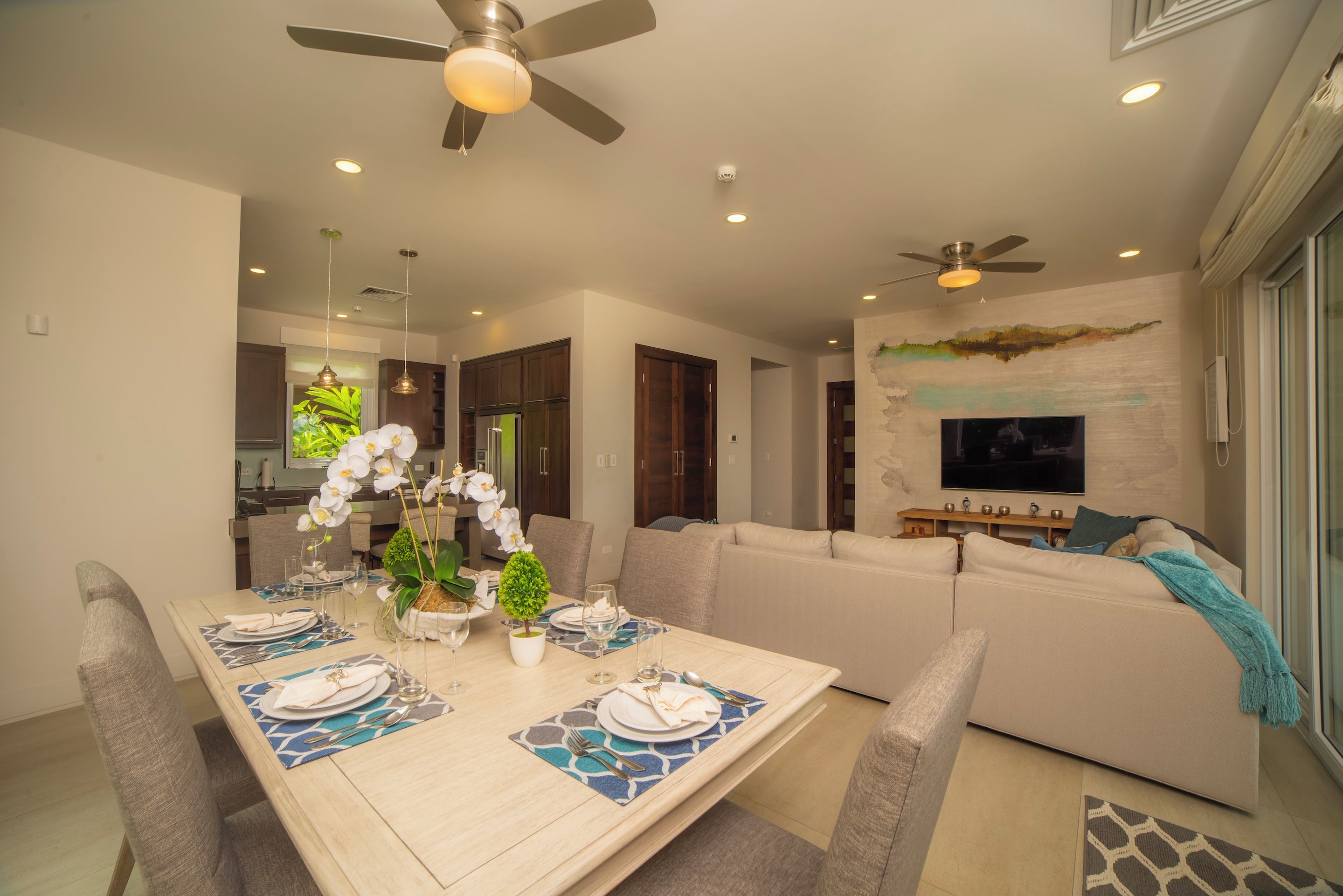 Condo, 3 habitaciones (Miramar 4E) | Área de sala de estar | Televisión, tenis de mesa y estéreo 