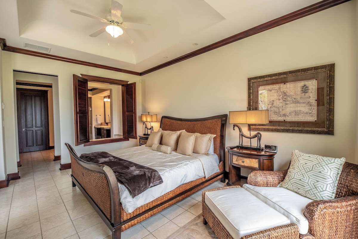 Premium Condo, Ocean view (Vista Bahia 1F) | 3 bedrooms, premium bedding, down comforters, in-room safe