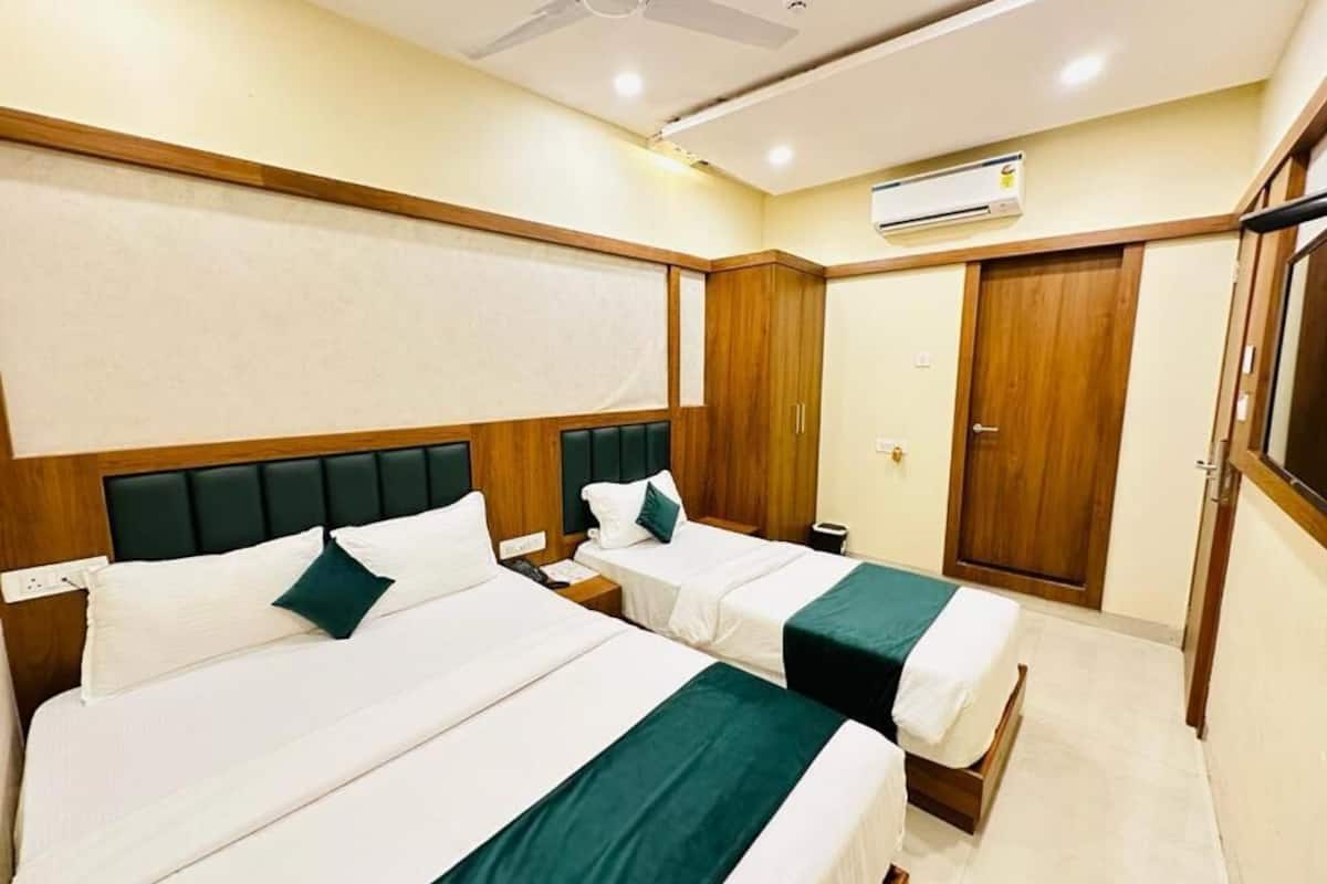 Deluxe Triple Room, City View