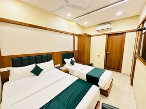 Deluxe Triple Room, City View - Hotel Downtown-Near US Embassy (Mumbai)