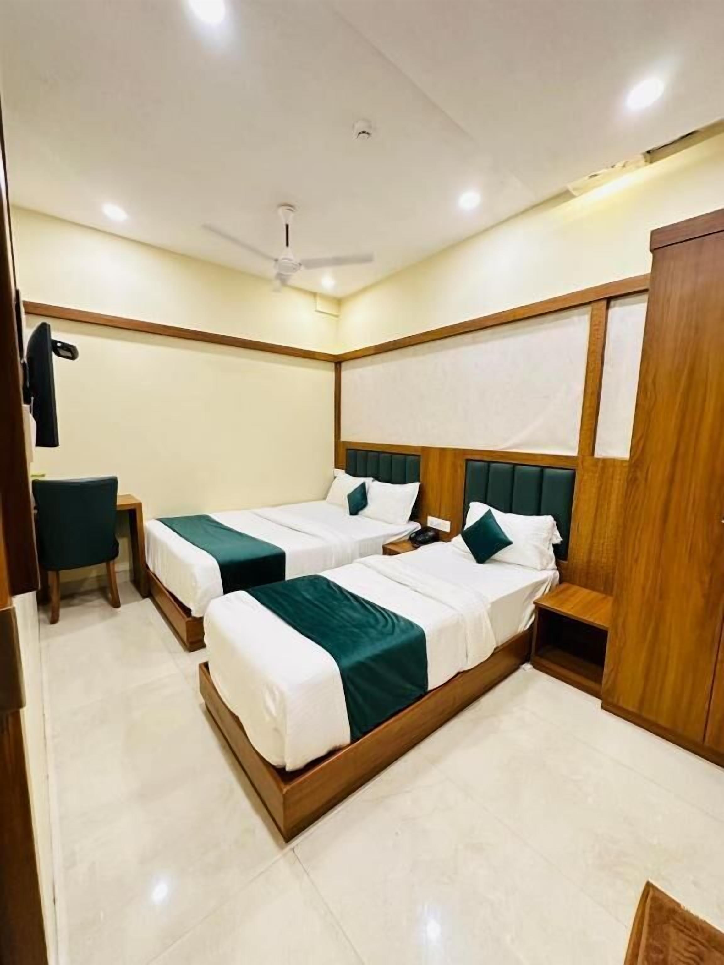 Habitación triple Deluxe, vistas a la ciudad | Wifi gratis