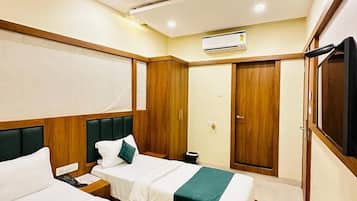 Deluxe Triple Room, City View | Free WiFi