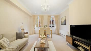 Basic Apartment | Living area