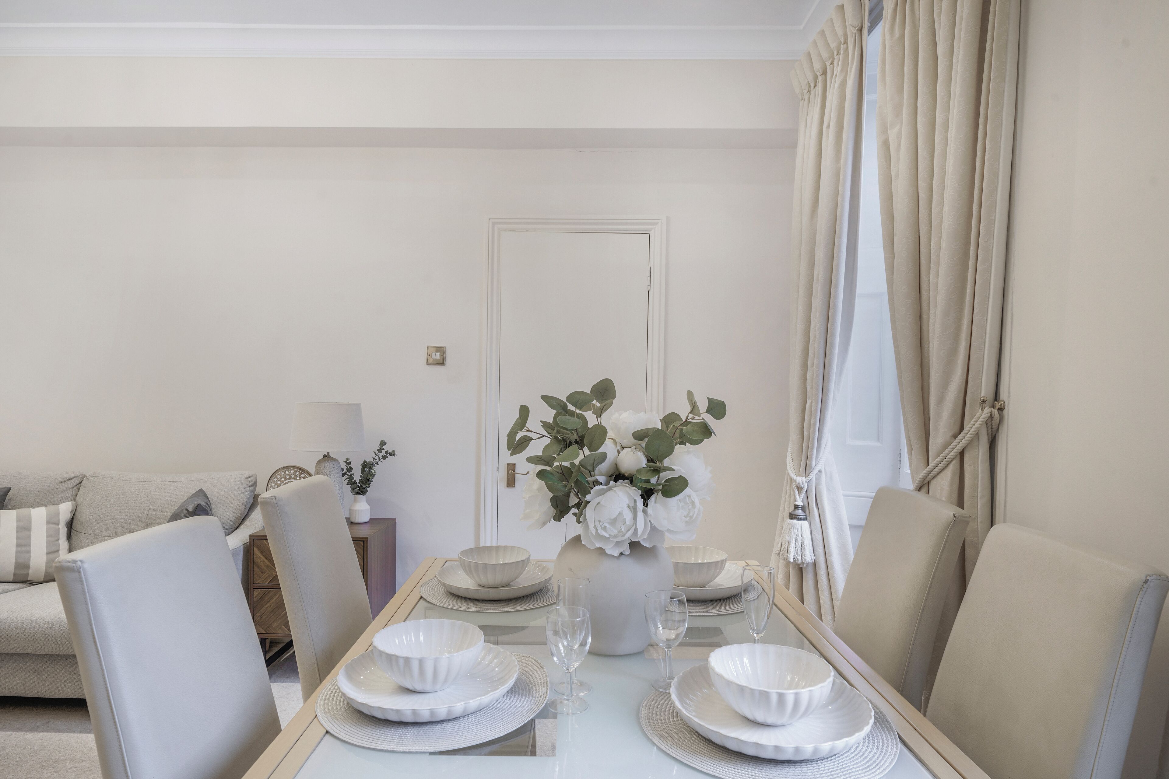 Basic Apartment | Dining