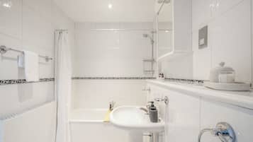 Apartemen Basic | Kamar mandi | Handuk