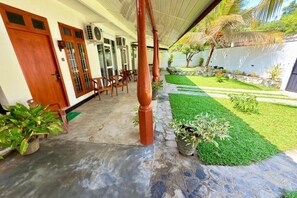 Unclassified image, 5 of 28, button - Devon Surf Inn : Standard Double Room (Dikwella)