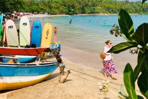 Unclassified image, 3 of 28, button - Devon Surf Inn : Standard Double Room (Dikwella)