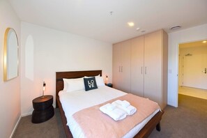 1 bedroom, iron/ironing board, WiFi, bed sheets - Manchester St Modern 1BR Apartment wtih Balcony (Christchurch)