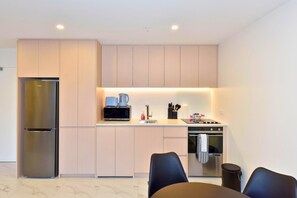 Fridge, microwave, oven, stovetop - Manchester St Modern 1BR Apartment wtih Balcony (Christchurch)