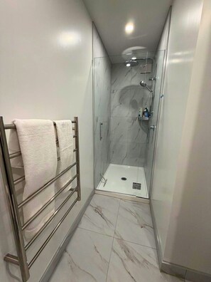 Hair dryer, towels - Manchester St Modern 1BR Apartment wtih Balcony (Christchurch)