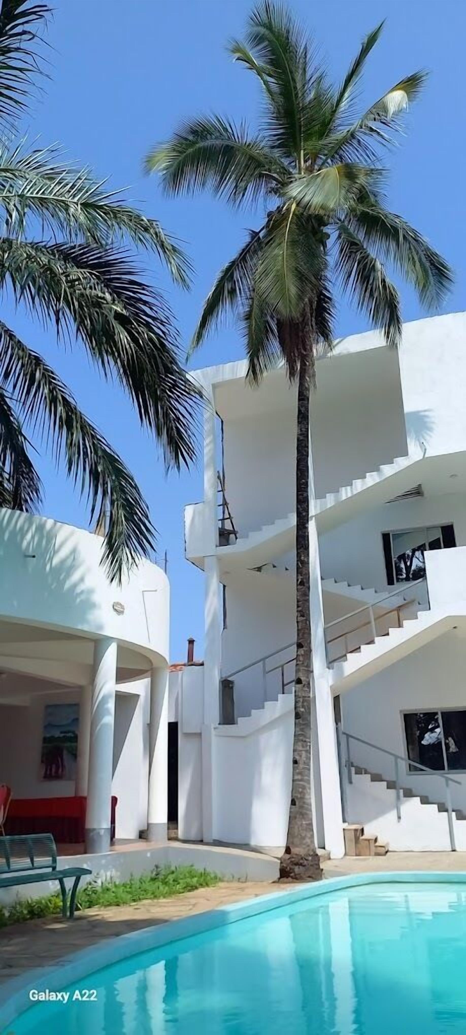 حمّام سباحة خارجي