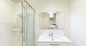 Shower, hair dryer, towels - Ocean View 3 (Los Cristianos)