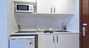 A compact kitchenette with a microwave, sink, and a small refrigerator. - Ocean View 3 (Los Cristianos)