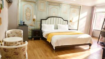 Superior Double Room, 1 Queen Bed, Housekeeping, Courtyard View