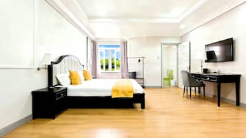 Escritorio y espacio para trabajar con laptop