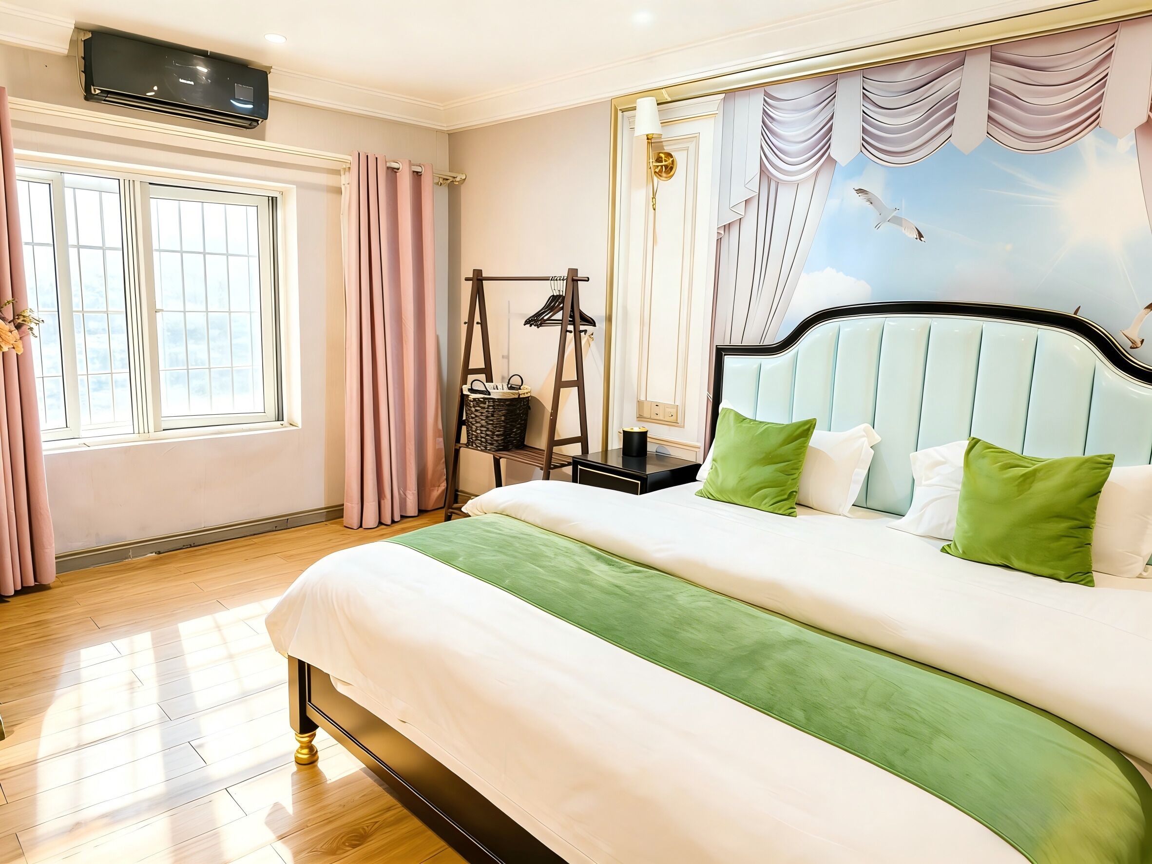 Suite de lujo, 1 cama de matrimonio grande, cocina básica, vistas al patio