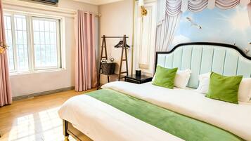 Suite de lujo, 1 cama de matrimonio grande, cocina básica, vistas al patio