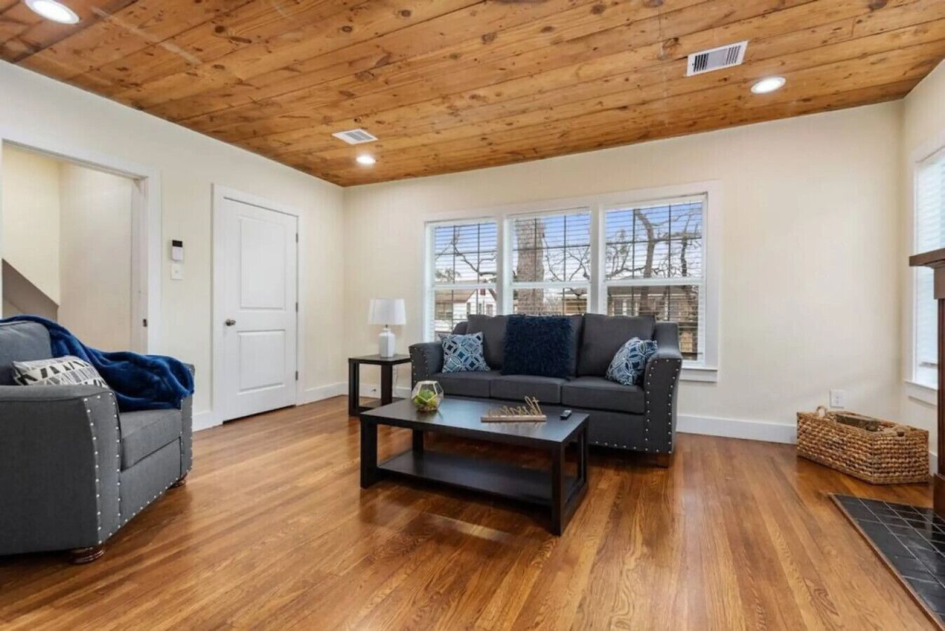 2br Private Home 1 Block From Tsu & Near Uh | Sleeps 6 | Hot Tub | Free Parking - Houston, TX