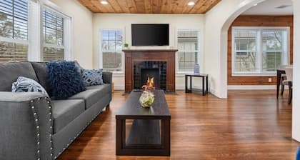 2BR Private Home 1 Block from TSU & Near UH | Sleeps 6 | Hot Tub | Free Parking