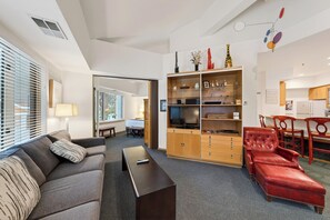 Smart TV - Ski-In Condo + Walk to Village | Pool + Hot Tub + Spa Access | The Ridgeline (Olympic Valley)