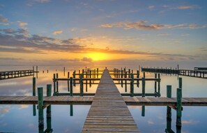 Marina - Coastal Retreat + Pool Access + Water Views + Near Beach | Cole's Cabin (Corpus Christi)
