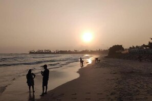 Unclassified image, 4 of 28, button - Devon Surf Inn : Deluxe Double Room (Dikwella)