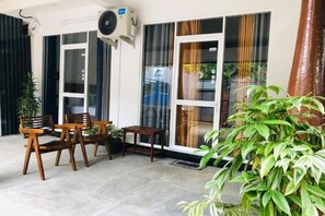 Unclassified image, 2 of 28, button - Devon Surf Inn : Deluxe Double Room (Dikwella)