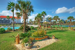 Property grounds - Beachfront Condo + Shared Pools + Walk to Beach + Sand Volleyball | Seas The Day (Port Aransas)