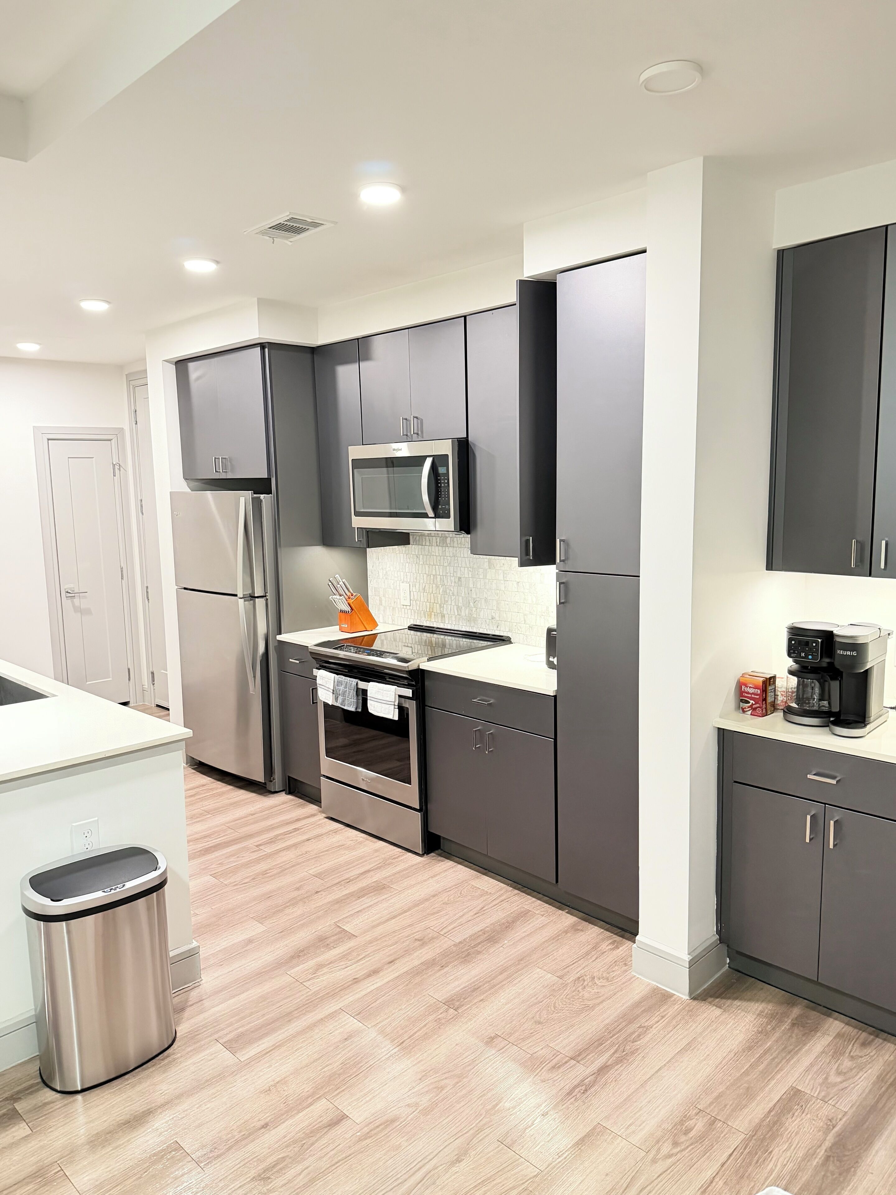 Mikrowelle, Ofen, Herdplatte, Geschirrspüler