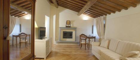 Luxury Suite, Vineyard View