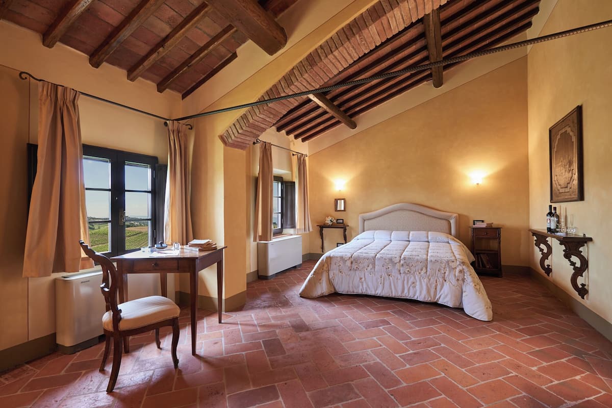 Junior Studio Suite, 1 Bedroom, Garden View | Frette Italian sheets, premium bedding, pillowtop beds, in-room safe