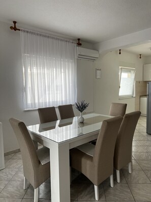 Dining - Apartment Lavaran 1 (Vir)