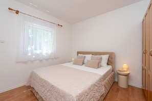 1 bedroom, iron/ironing board, free WiFi, bed sheets - Apartment Lavaran 2 (Vir)