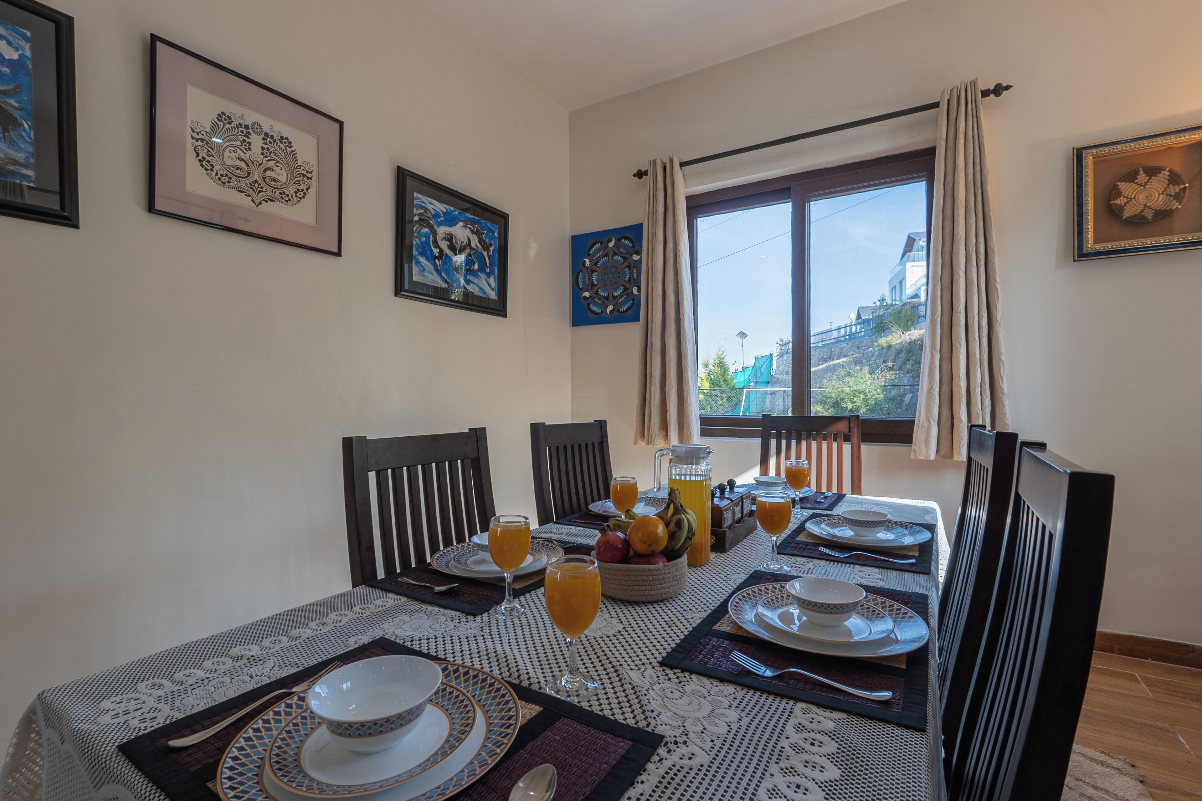 فيلا فاخرة - منظر للتل | تناول الطعام